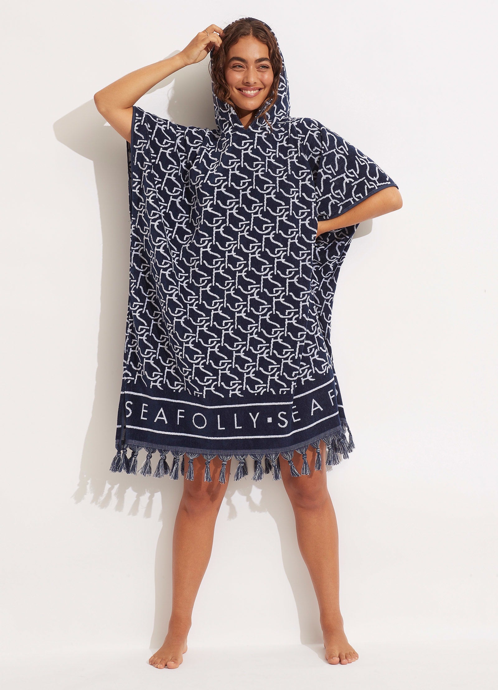 SF Monogram Towel Poncho - True Navy – Seafolly US